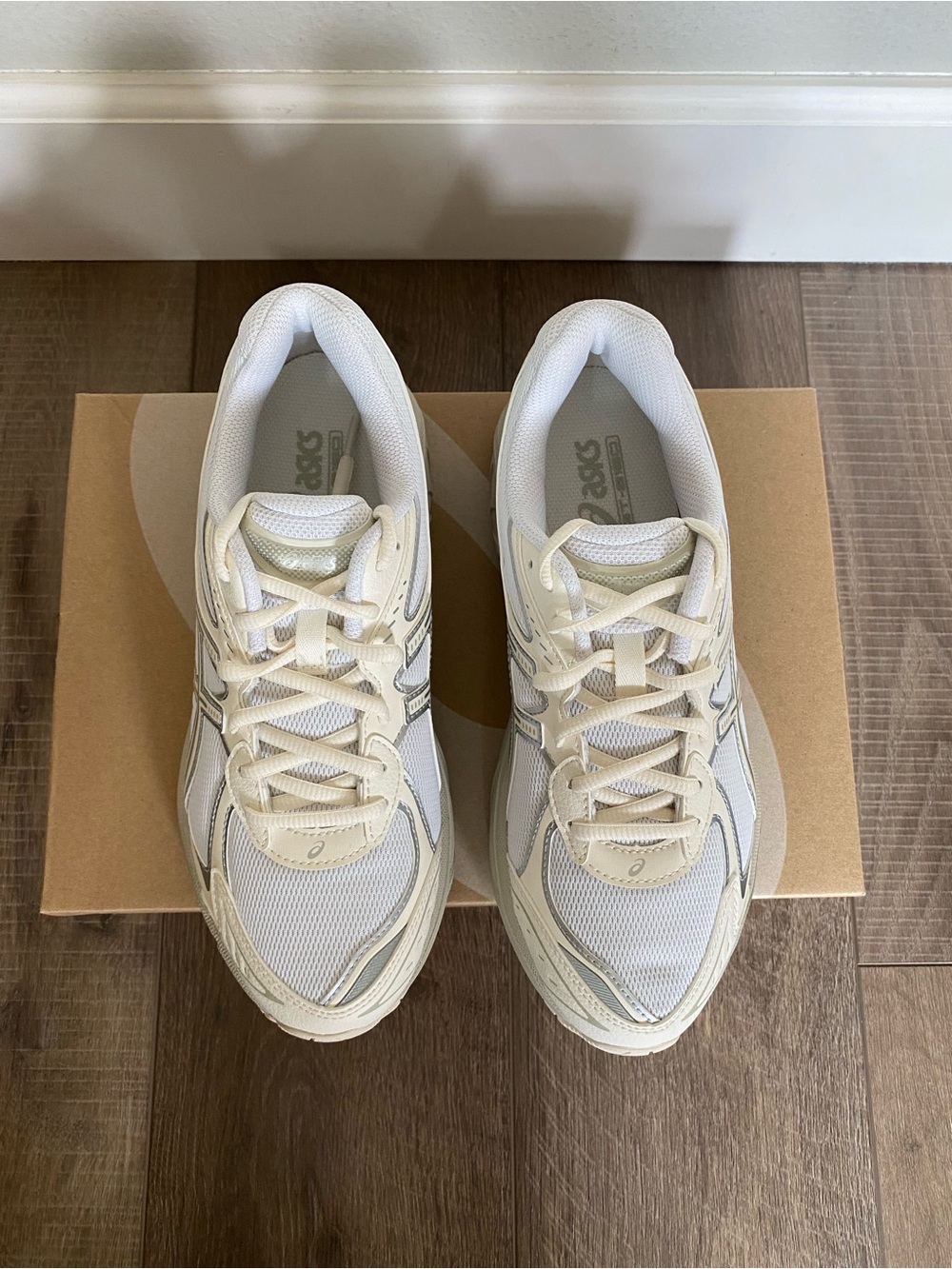 Asics GT-2160 White and Cream Women's 8.5 Men’s 7 Athletic Sneakers - Picture 3 of 6